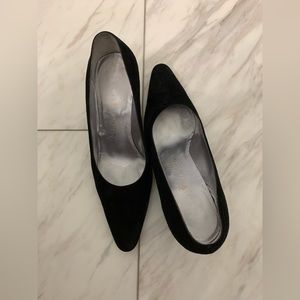 Rene Mancini Elegant Black suede heels